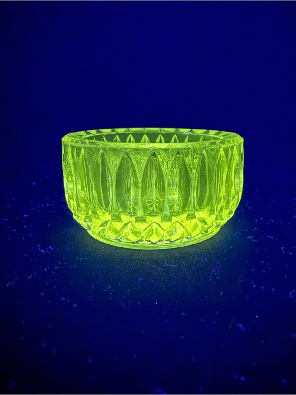 Vintage 3.5” UV Reactive Clear Glass Salt Pinch Ash Tray Trinket Dish